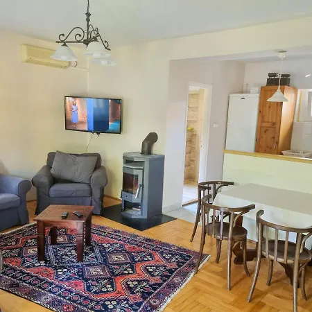 Hungaria Vendeghaz Apartment